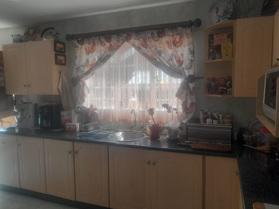 5 Bedroom Property for Sale in Heuwelsig North West